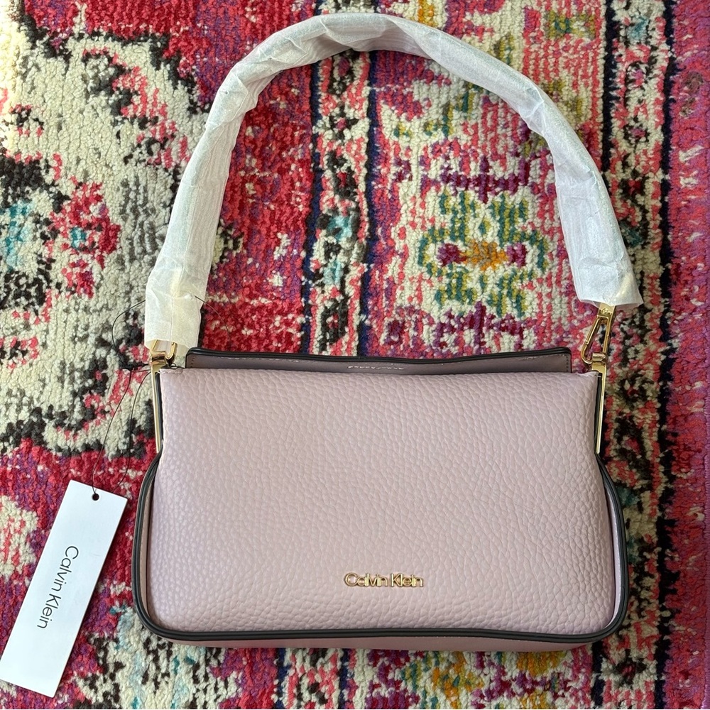 New Calvin Klein Fay Pebbled Shoulder Bag in Pink Thistle